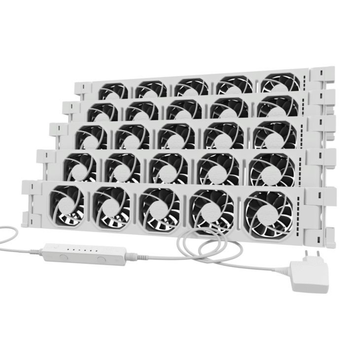 Afbeelding van de HeatFan 5 Cinqo set, bestaande uit vijf slanke radiatorventilatoren, weergegeven in een gestroomlijnde verpakking.